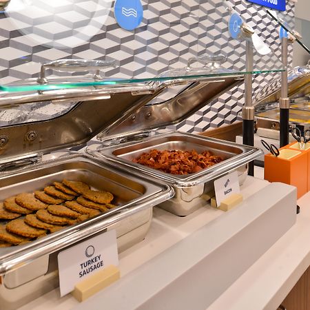 Holiday Inn Express Hotel & Suites Bismarck By Ihg Eksteriør bilde