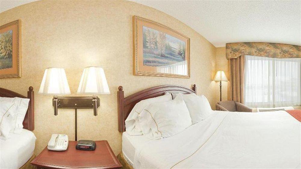 Holiday Inn Express Hotel & Suites Bismarck By Ihg Eksteriør bilde