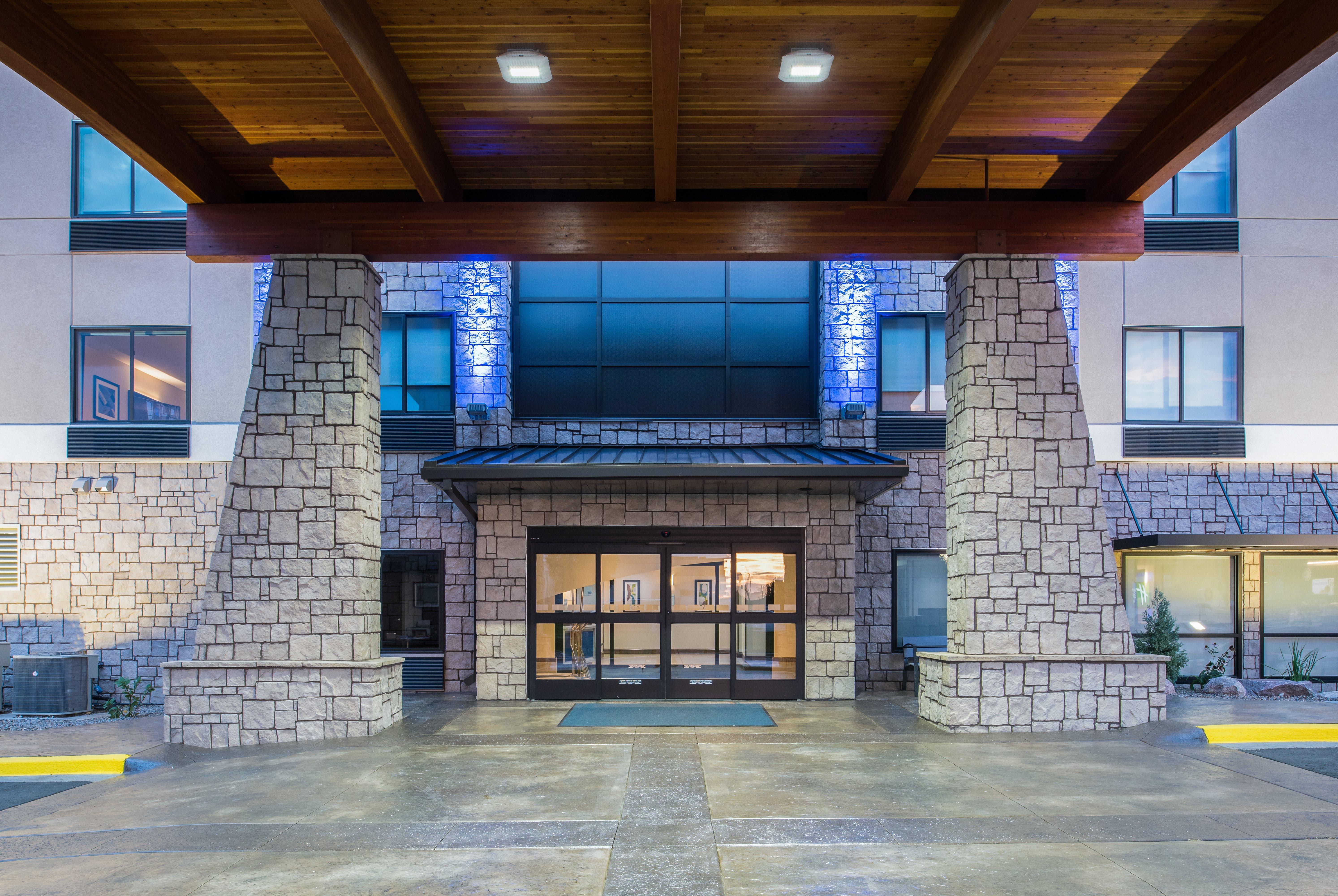 Holiday Inn Express Hotel & Suites Bismarck By Ihg Eksteriør bilde