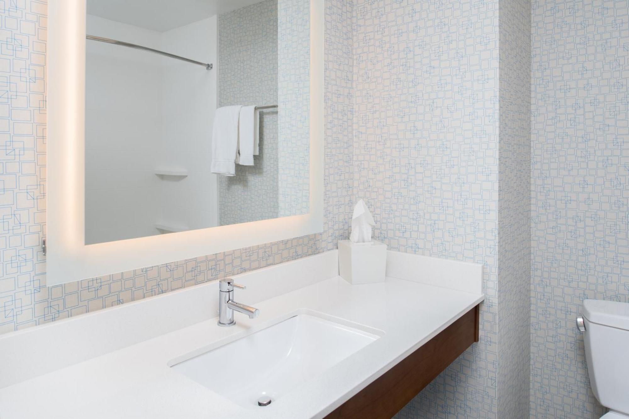 Holiday Inn Express Hotel & Suites Bismarck By Ihg Eksteriør bilde