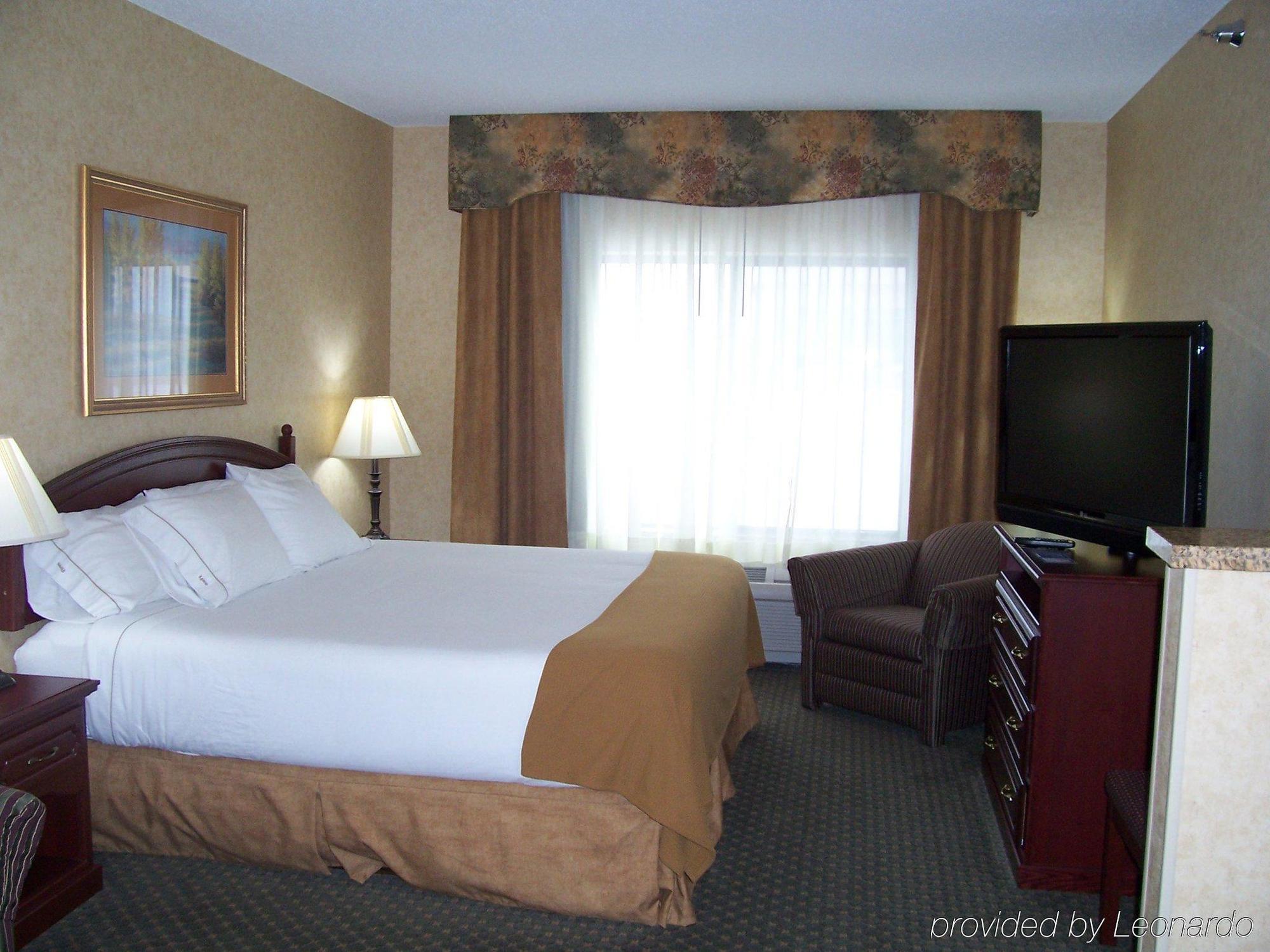 Holiday Inn Express Hotel & Suites Bismarck By Ihg Rom bilde