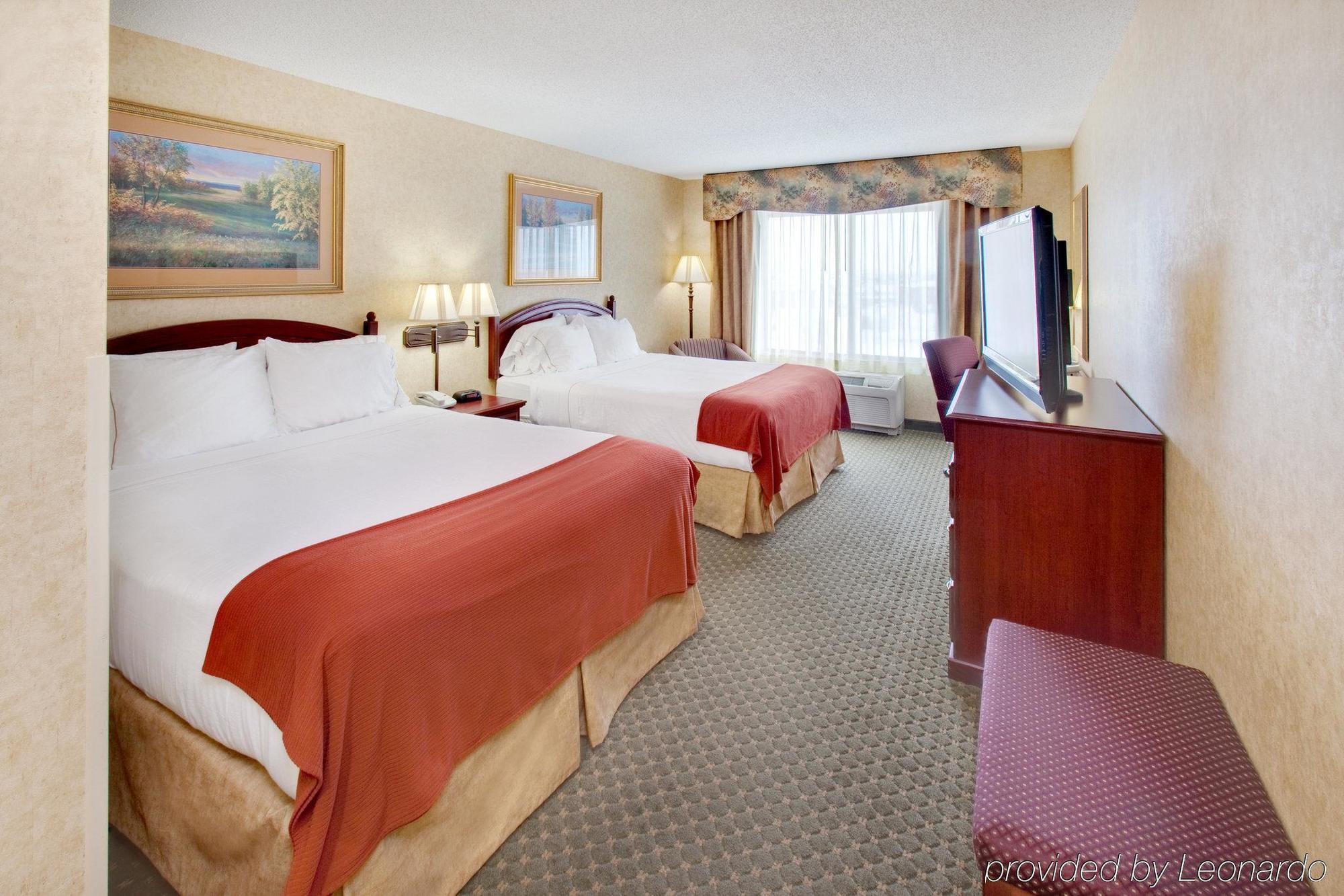 Holiday Inn Express Hotel & Suites Bismarck By Ihg Rom bilde