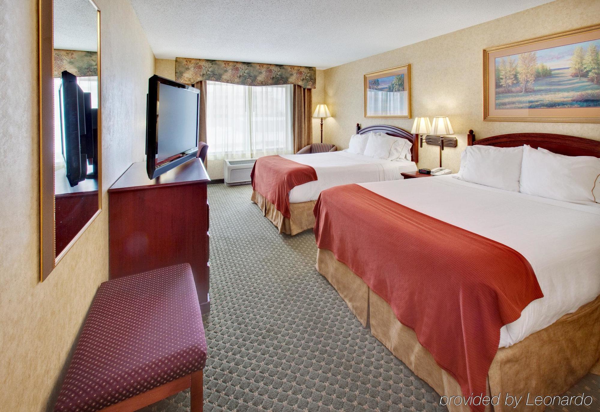Holiday Inn Express Hotel & Suites Bismarck By Ihg Rom bilde