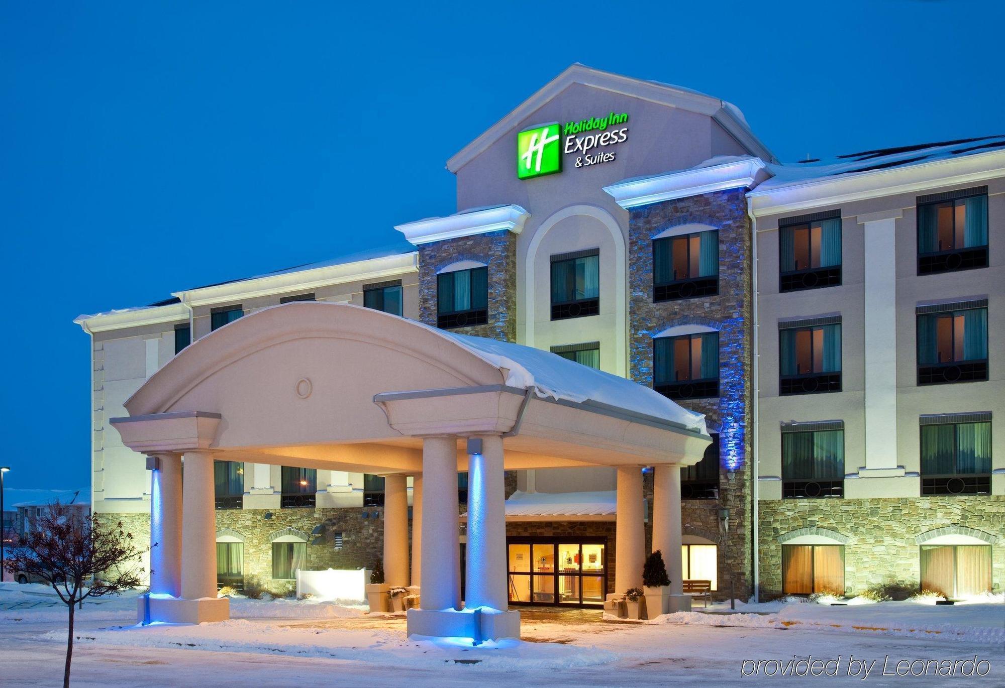 Holiday Inn Express Hotel & Suites Bismarck By Ihg Eksteriør bilde