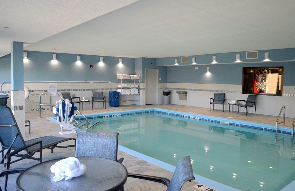 Holiday Inn Express Hotel & Suites Bismarck By Ihg Eksteriør bilde