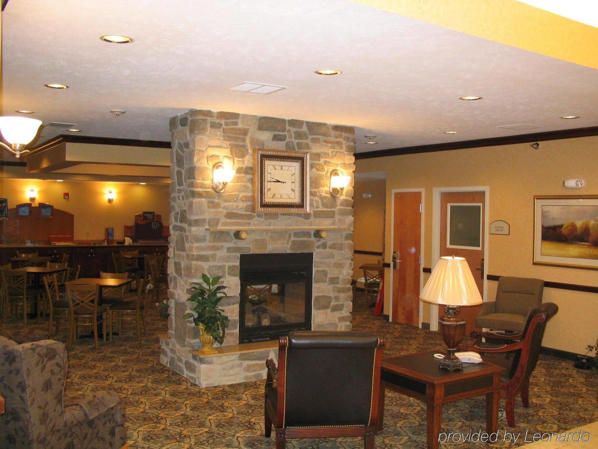 Holiday Inn Express Hotel & Suites Bismarck By Ihg Eksteriør bilde
