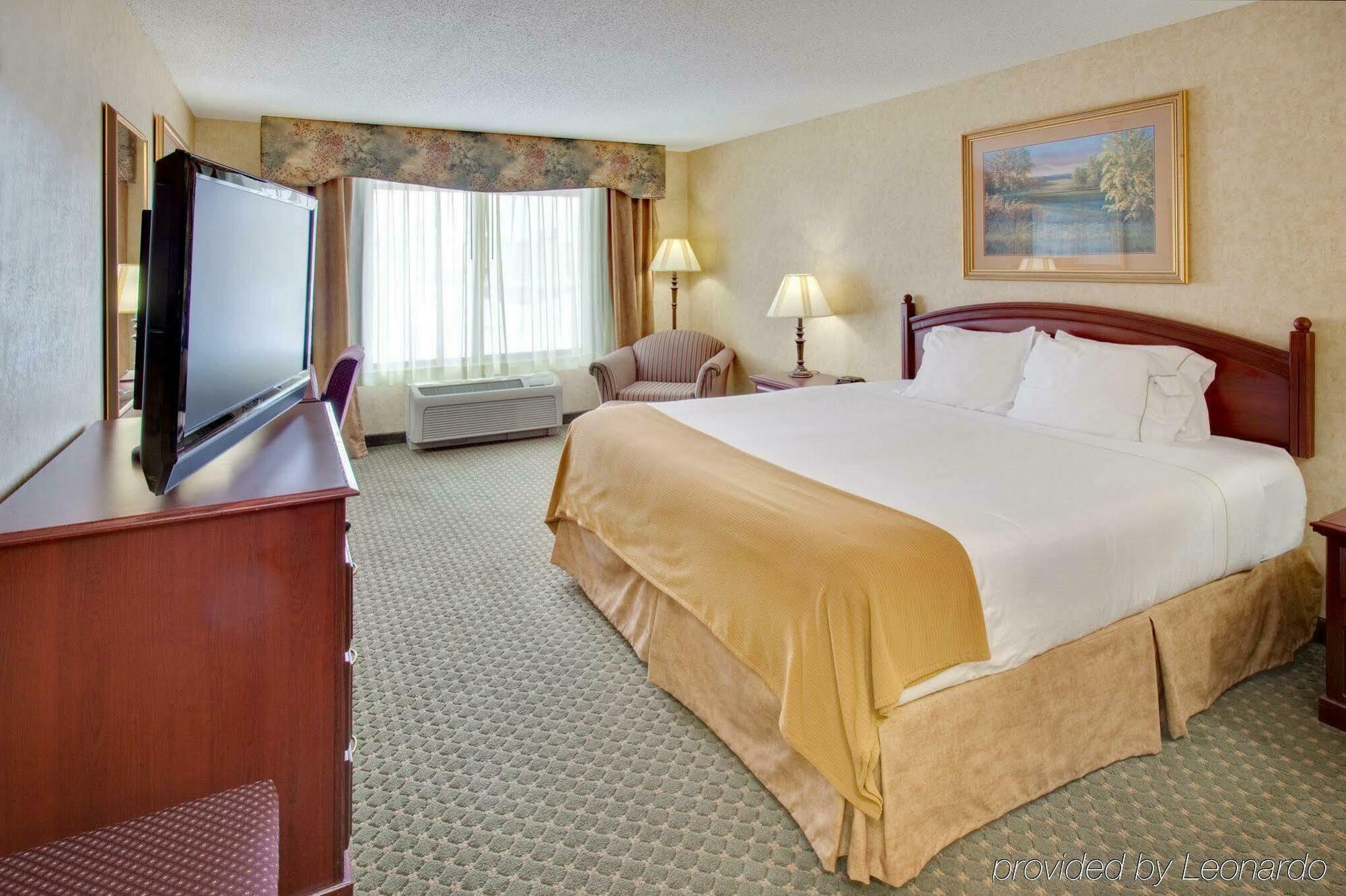 Holiday Inn Express Hotel & Suites Bismarck By Ihg Rom bilde